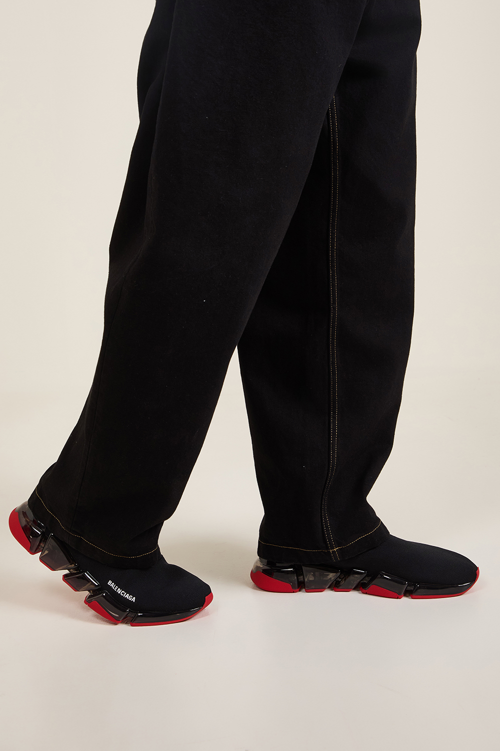 תמונת כל הלוק של נעלי סניקרס BALENCIAGA